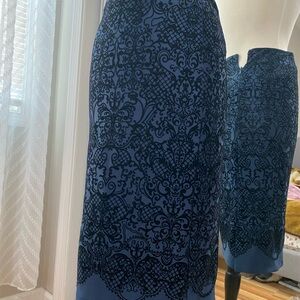 Blue pattern pencil skirt